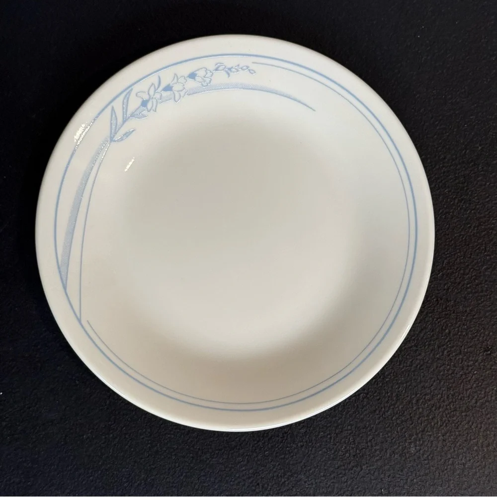 2pc Vintage Corelle Corning BLUE LILY Bread & Butter Dessert Plates EUC